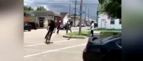I-a furat bicicleta din față, însă totul a luat o întorsătură neașteptată. Ce a pățit hoțul după câteva secunde pare desprins dintr-un film. VIDEO 