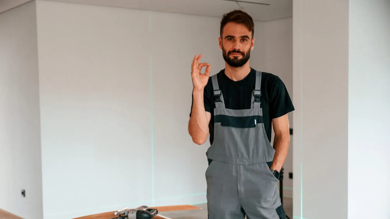 Locuiești la bloc? Când este nevoie de acordul vecinilor pentru modificări în apartament și ce se întâmplă dacă aceștia refuză să semneze