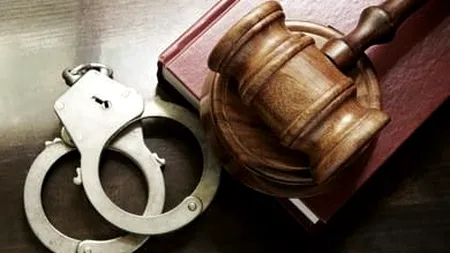 Alți opt „fugari” au fost aduși în țară în ultimele zile. Alina Gorghiu: „Între ei se află unul dintre cei trei suspecți în cazul crimei din Sibiu”