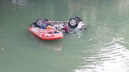 VIDEO UPDATE | Un bărbat de 35 de ani a murit după ce a căzut cu mașina în râul Dâmbovița, în zona Podului Ciurel