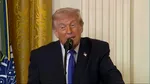 În ultima apariție publică, Donald Trump a trecut rapid de la război și bombardament la ușile și perdelele Sălii de Bal de la Casa Albă. Piruetele din discursul președintelui au amuțit audiența