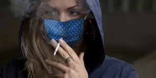 Fumatul, interzis minorilor în spații publice. Ce sancțiuni prevede proiectul legislativ adoptat de Senat