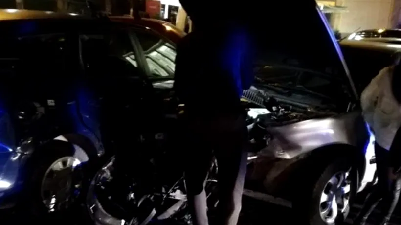 Accident grav în Iași: Șoferul unui BMW a intrat în patru mașini după ce același autoturism ar fi fost surprins în cadrul unor drifturi - FOTO