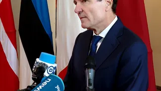 Nicuşor Dan anunţă, din Finlanda, că România poate contribui cu expertiză în construcţia de nave şi pe minerale rare pentru apărarea Flancului Estic
