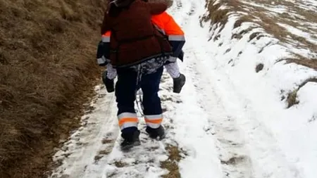 Angajată a serviciului de Ambulanță, despre un coleg care a transportat o bolnavă în spate: „A făcut ceea ce puțină lume ar fi făcut... un gest eroic”
