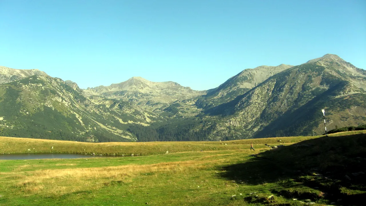 50 de turiști blocați în Munții Retezat. Care este starea acestora 