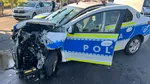 Urmărire pe străzile din Craiova: un polițist a fost rănit, după ce un șofer a izbit autospeciala de poliție