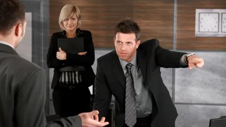 Cele OPT SEMNE care îți pot prevesti CONCEDIEREA