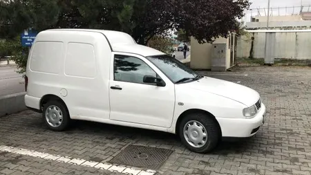 Păcălit de samsari! Un tânăr a cumpărat o mașină cu 700.000 de kilometri dați înapoi