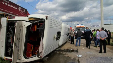 Sibiu: Un mort și doi răniți într-un accident în care au fost implicate 2 mașini și un autobuz