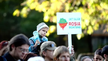 Proteste în București față de proiectul Roșia Montană. Îmbrânceli între manifestanți și jandarmi UPDATE
