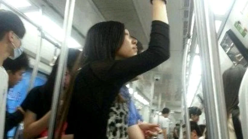 Metoda inedită prin care o japoneză își menține echilibrul în metrou