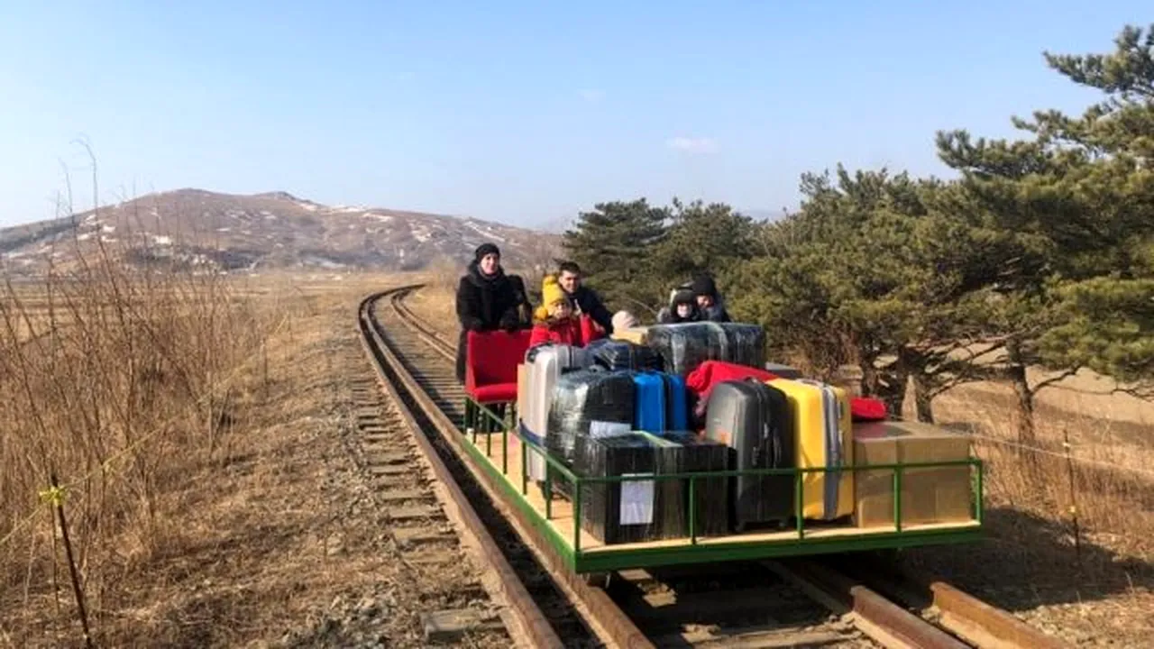 „Evadare” cu drezina din Coreea de Nord! Aventura unor diplomați ruși (VIDEO)