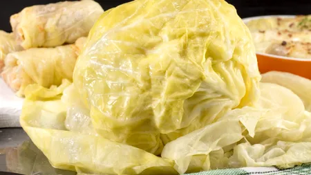 REȚETA ungurească pentru varză a la Cluj, publicată în 1695. Un amestec stratificat, savuros, născut dintr-o tradiție culinară