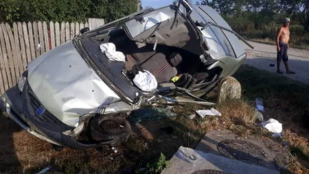 Un mort şi trei răniţi după impactul dintre două maşini. Accidentul a fost provocat de o tânără fără permis (VIDEO)