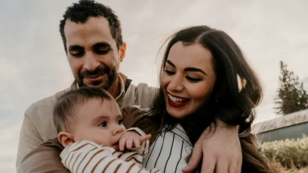 Un copil de numai doi ani, al unor români din Italia, a căzut de la balcon. Ce s-a întâmplat cu cel mic este incredibil