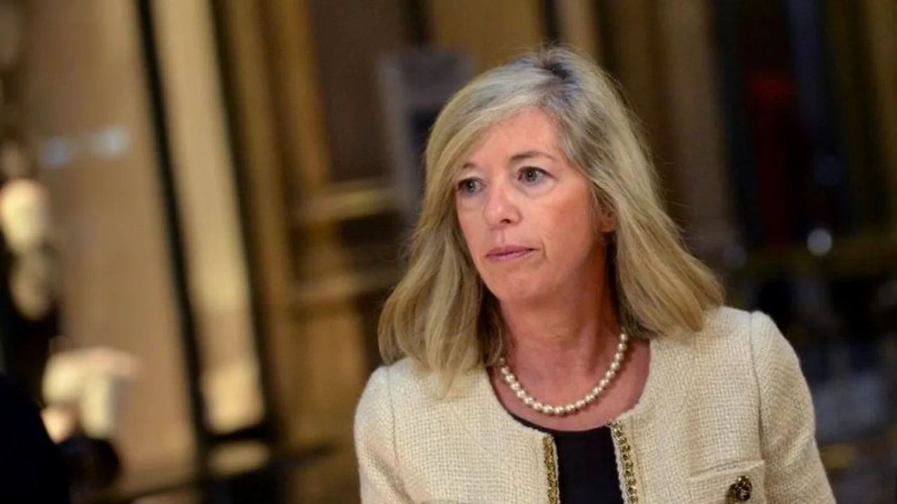 Ministrul italian al Educației Stefania Giannini, criticat pentru topless pe plajă 