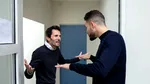 Este sau nu legal să ai geam către CURTEA vecinului? Ce spune Codul Civil și ce riscă cei care nu respectă distanța legală