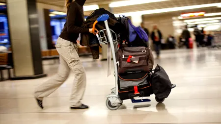 Vacanță cu PERIPEȚII. Șapte obiecte pe care TURIȘTII le pierd cel mai des