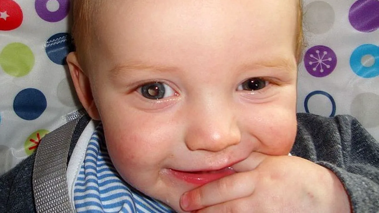 FOTO: Ce au descoperit părinții unui bebeluș din Marea Britanie, privind această fotografie