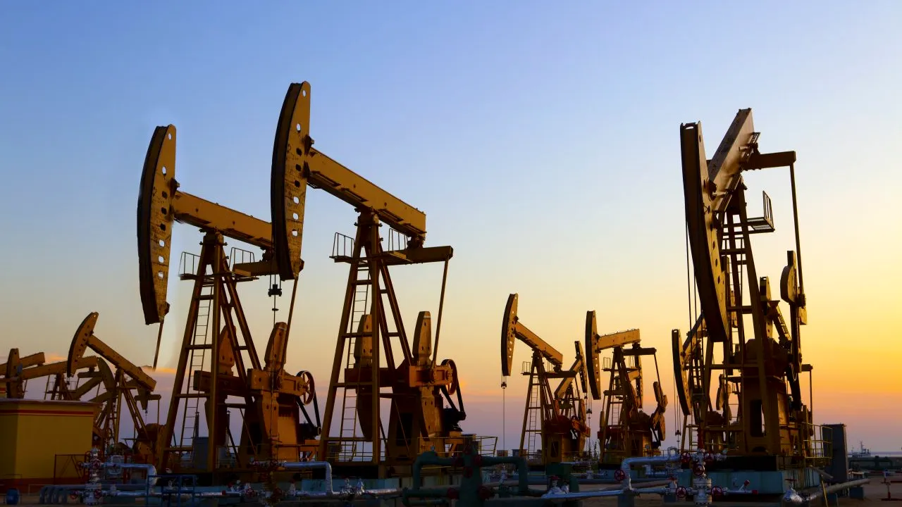 Cresc importurile de petrol. România a importat cu 10% mai mult țiței în primele opt luni ale anului față de perioada similară din 2020, în timp ce producția internă scade