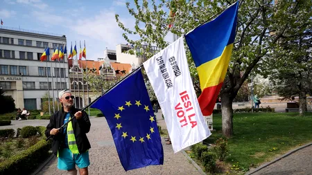 Un pensionar a mers pe jos 500 de km pentru a transmite un mesaj: Ieși la VOT și votează ca fiii tăi să vină ACASĂ