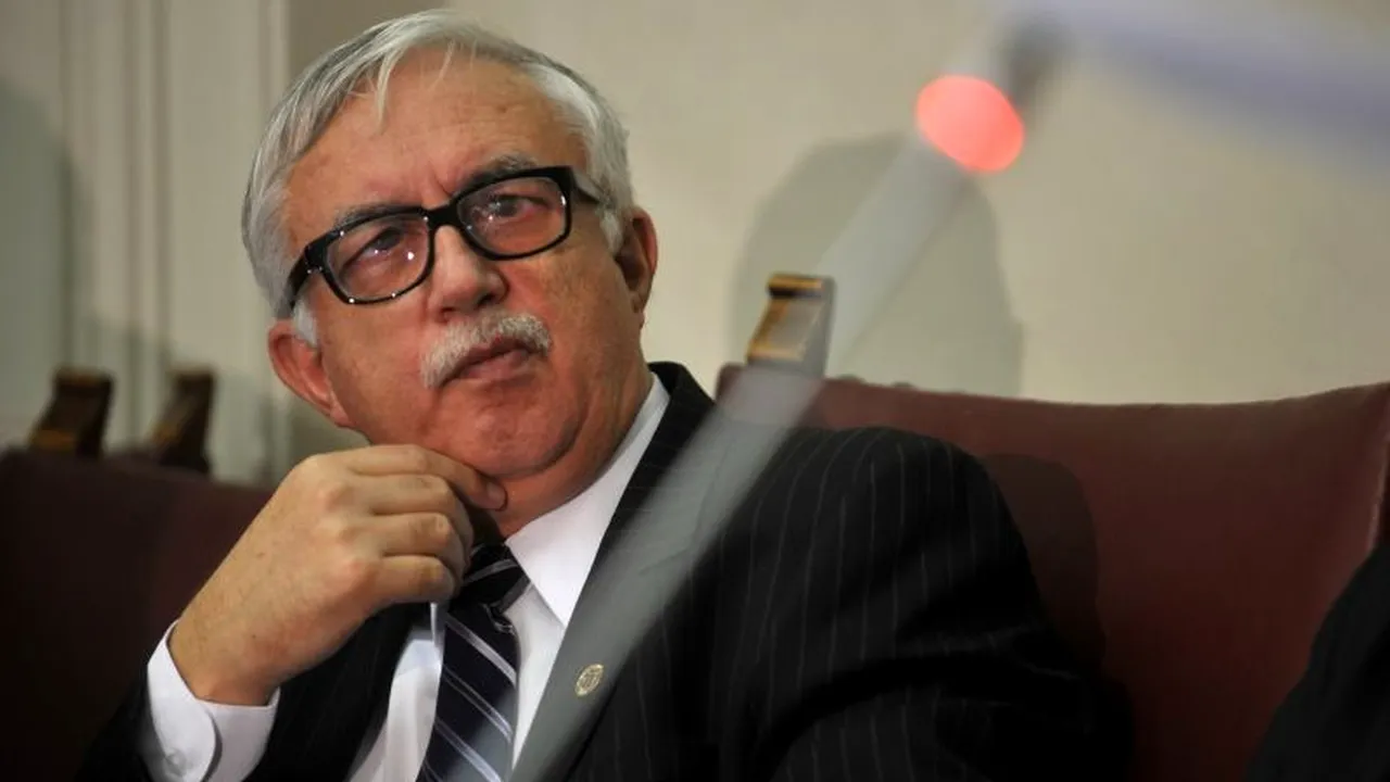 Președintele Curții Constituționale, Augustin Zegrean, internat în spital după o căzătură pe gheață. El va fi operat pentru montarea unei proteze la șold