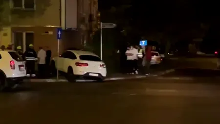 Accident între doi bolizi de lux, într-o intersecție din centrul orașului Pitești. Două persoane au fost rănite (VIDEO)