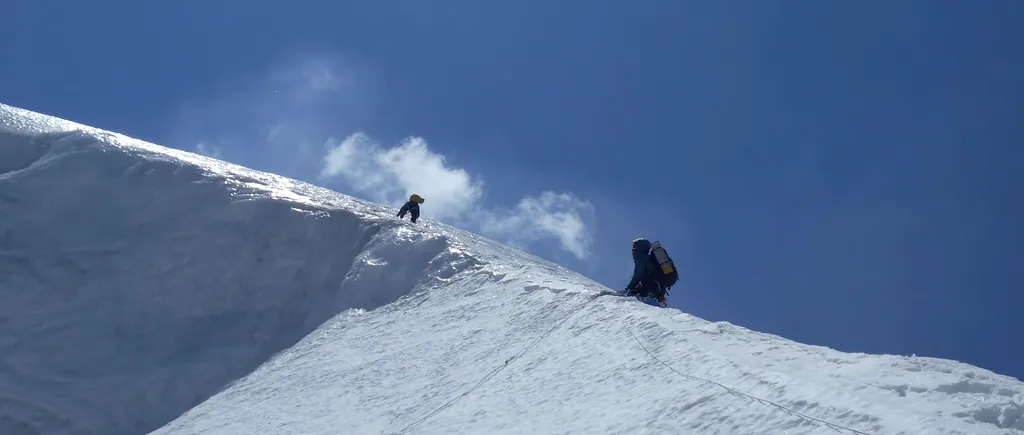 Horia Colibășanu și colegii de expediție, surprinși de o avalanșă la 6.800 de metri, pe vârful Dhaulagiri, în timp ce erau în cort
