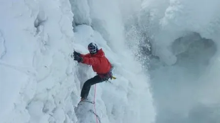 Un alpinist a escaladat în premieră Cascada Niagara. Cum a învins muntele de gheață