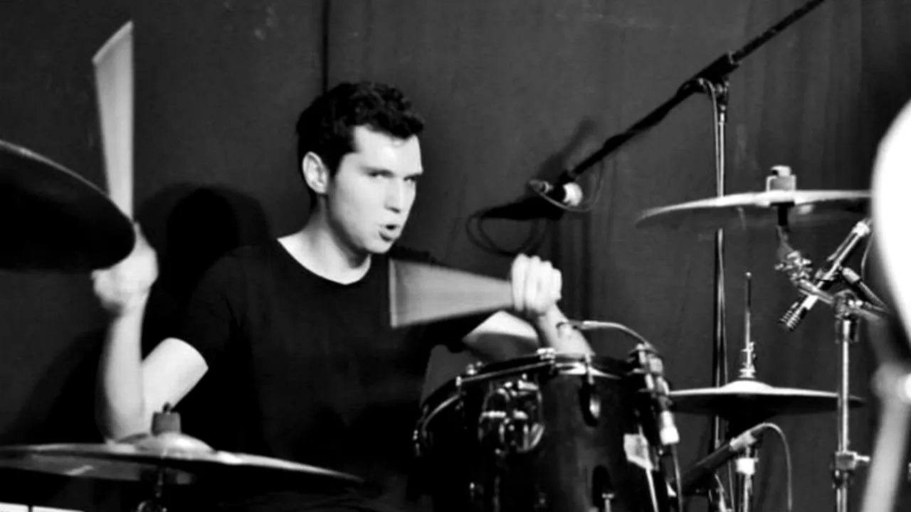 Bogdan Moleșag, toboșarul Up to Eleven și cameraman la Prima TV, rănit la Colectiv, a ajuns cu bine în Belgia