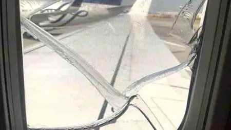 O aeronavă Tarom cu destinația Amsterdam s-a întors din drum după ce un geam exterior s-a fisurat