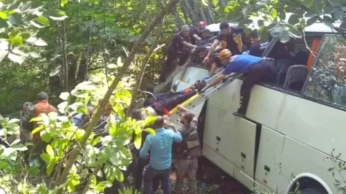 Accident cu victime multiple, în Turcia. Un autobuz plin cu turiști s-a răsturnat într-o râpă