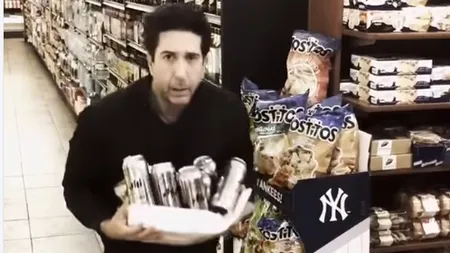 Ofițeri, după cum puteți vedea, eram în New York! Replica amuzantă a actorului David Schwimmer, după ce a fost confundat cu un HOȚ DE BERE
