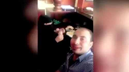 Un angajat al unui hotel, ARESTAT în Arabia Saudită, după ce s-a filmat cum lua MICUL DEJUN cu o colegă