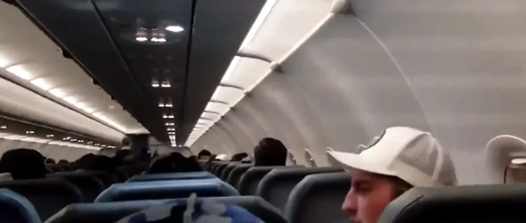 Motivul pentru care un pasager a fost legat cu bandă adezivă de scaunul avionului cu care zbura (VIDEO)