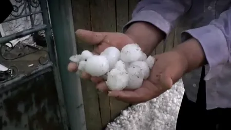 Apel UMANITAR pentru cetățenii din Burila Mare, acolo unde a căzut grindina „cât oul”. Prăpăd lăsat în urmă, după furtuna 