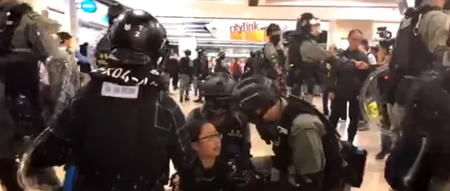 Prima victimă din Hong Kong a noii legi pentru securitate națională are 19 ani. Tony Chung, ridicat de „mascații” Beijingului dintr-o cafenea!