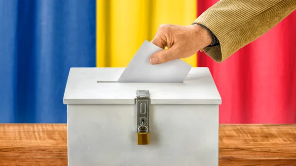 Vocea tinerilor alegători din Iași. Cum văd aceștia confruntarea dintre George Simion și Nicușor Dan