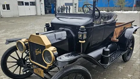 Mașină de epocă din anul 1914, adusă la RAR: „În lume ar mai exista aproximativ 200-250 de astfel de autovehicule”