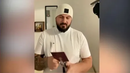 Tot mai mulți români din străinătate își rup pașapoartele și buletinele. De ce protestează DIASPORA