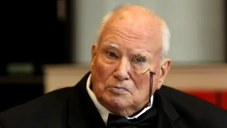 Astronomul și prezentatorul TV britanic Patrick Moore a murit la vârsta de 89 de ani