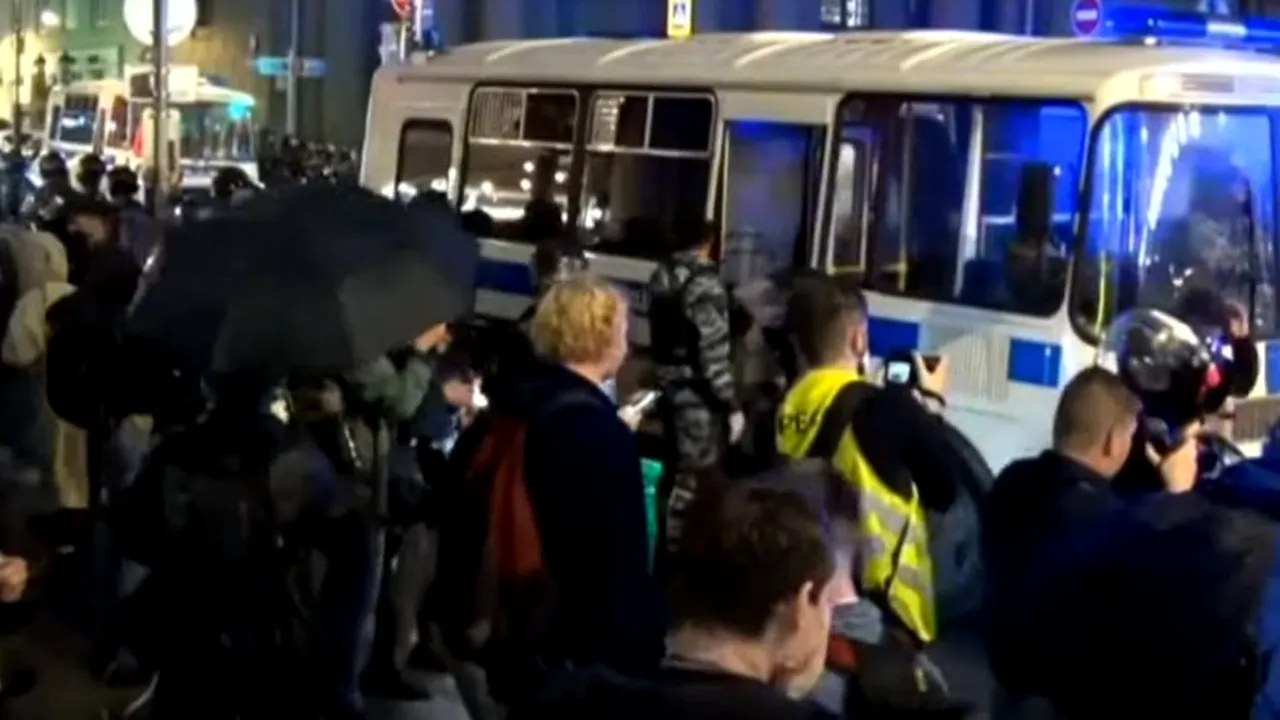 „Vladimir Putin, faraonul rupt de realitate!” Peste 140 de persoane, reținute la un protest împotriva liderului de la Kremlin