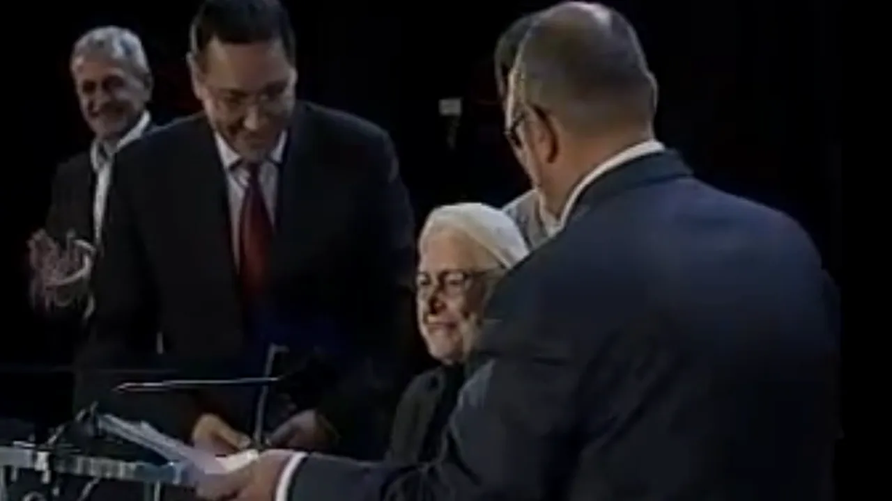 Moment stânjenitor pentru Ponta: primarul Piedone încearcă să o convingă pe cea mai 