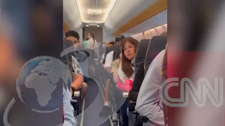 Un român a făcut INFARCT sub ochii soției însărcinate, la bordul unui avion care zbura pe ruta Paris - Cluj. Bărbatul a murit în drum spre spital