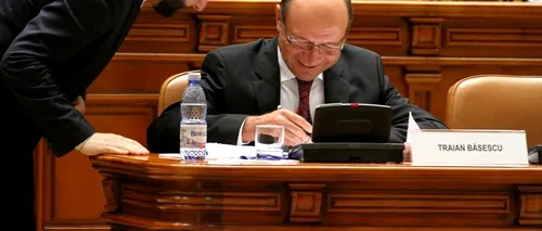 MRU despre Băsescu: Rareori am văzut oameni de 50-60 de ani să stea îndârjiți la masă să citească