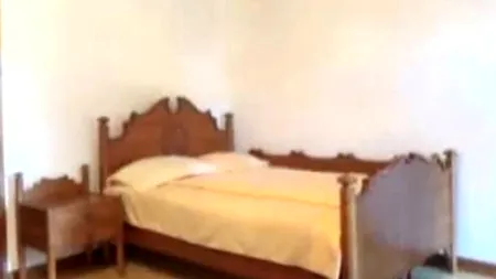 Cât te costă să dormi în camera lui Ceaușescu dintr-o cabană de vânătoare din Olt