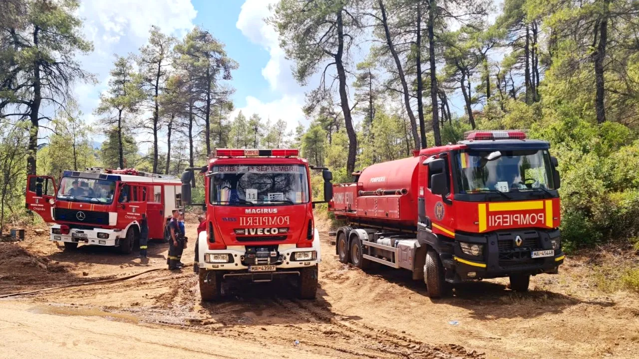 Peste 140 de pompieri români vor pleca din nou în Grecia, după ce mai multe focare s-au reaprins lângă Atena