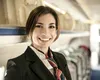 Câți bani câștigă o stewardesă în 2025. Salariile oferite de Emirates, Wizz Air, Ryanair sau Tarom