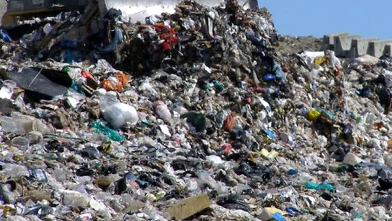 Adrian Nistoroiu-Vuţă şi trei asociați au fost arestați în dosarul gropii ilegale de gunoi de lângă Ploieşti. 